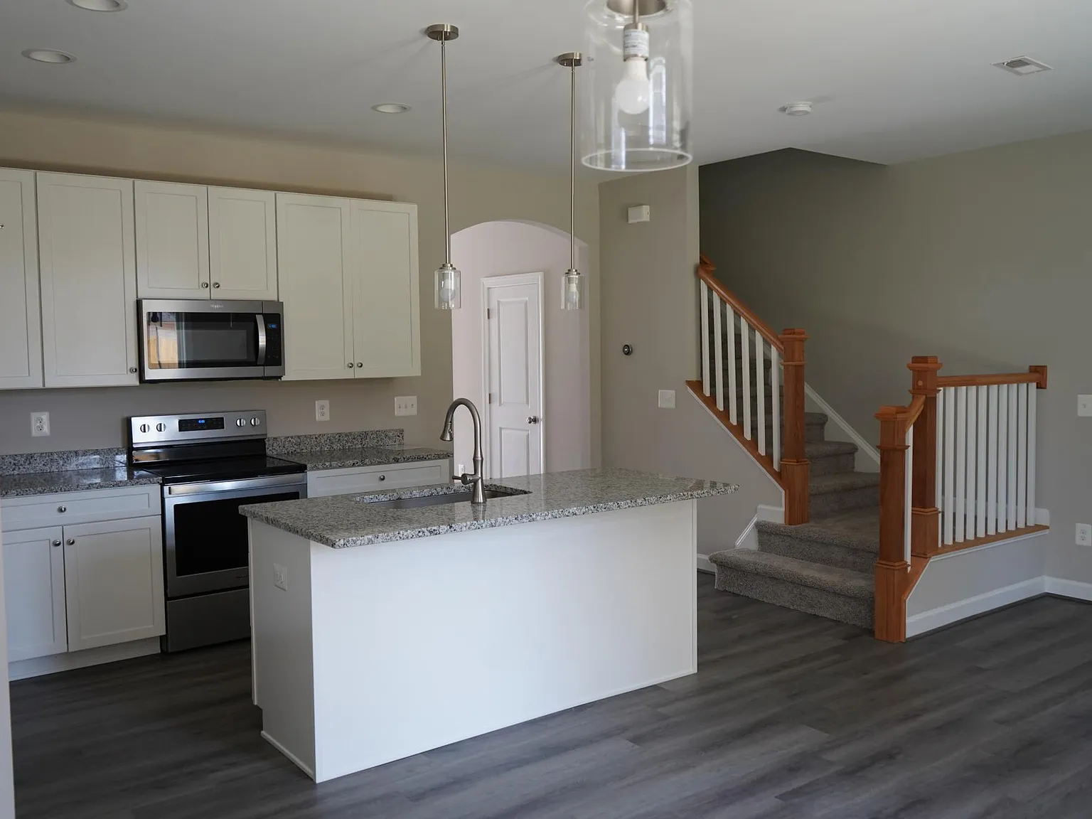 117 Coralyrose Ct — Photo 2