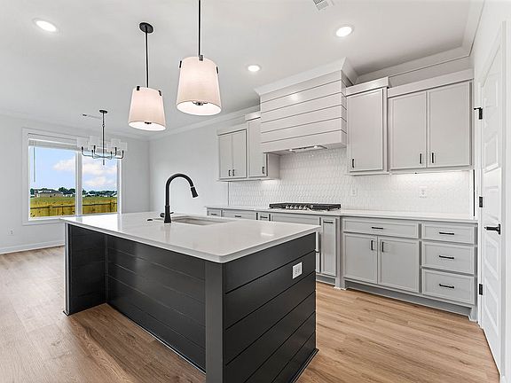 5th image of 702 Primitivo Ave