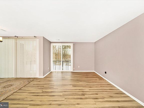 5th image of 10234 Prince Pl #17-102