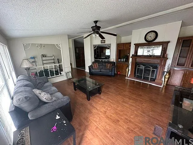 3 bed, 1708 sqft, $1,000 — Photo 2