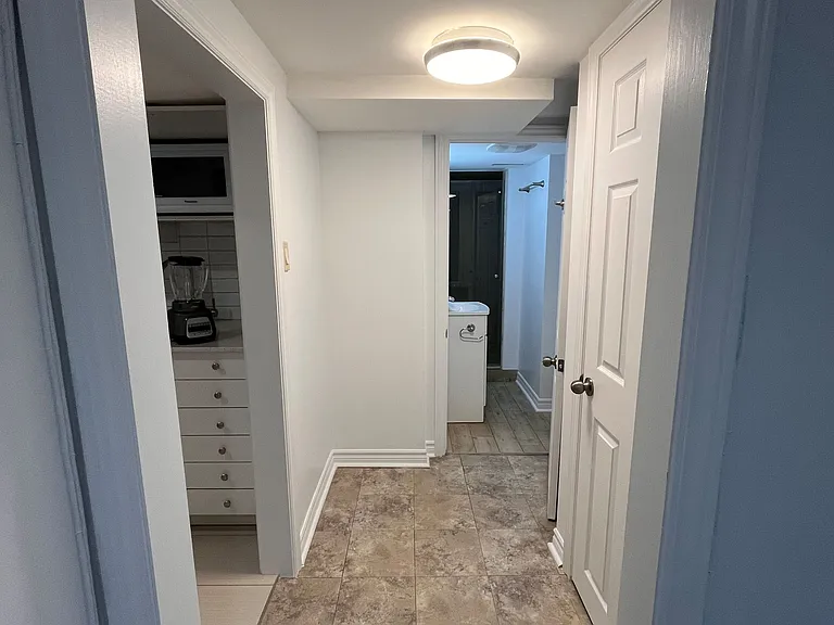 3576 Ash Row Cres #LOWER — Photo 3