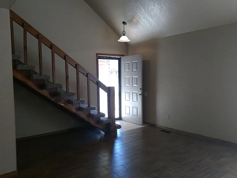 14115 Fairhill Ave — Photo 3