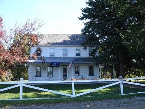 4 bed, 3200 sqft, $2,600 — Photo 3