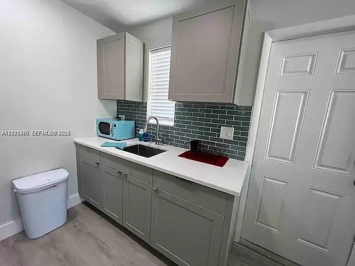 1925 Dewey St #3 — Photo 10