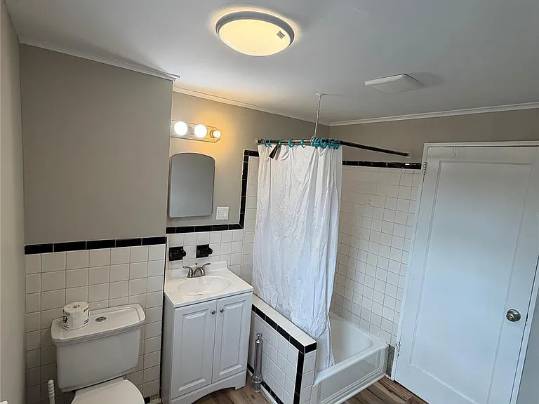 61 Hollywood Ave — Photo 7