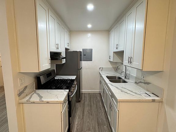 2nd image of 730 N Mariposa Ave APT 11