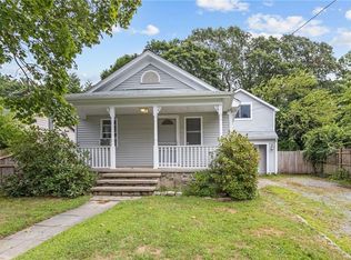 100 Walnut Rd, Barrington, RI 02806