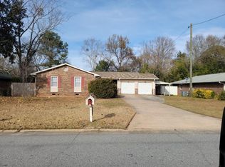 106 Scarborough Rd, Centerville, GA 31028