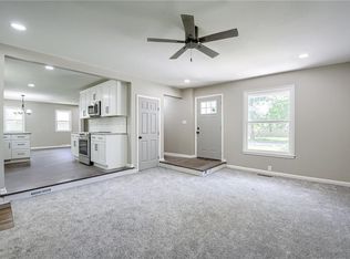 407 N Park Dr, Belton, MO 64012