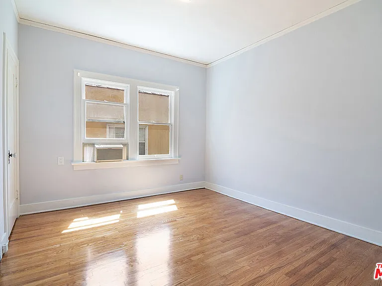 170 1/2 S Sycamore Ave — Photo 29