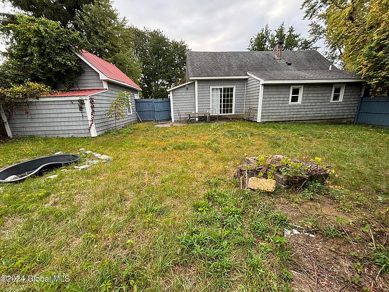 3rd image of 2425 Consaul Road