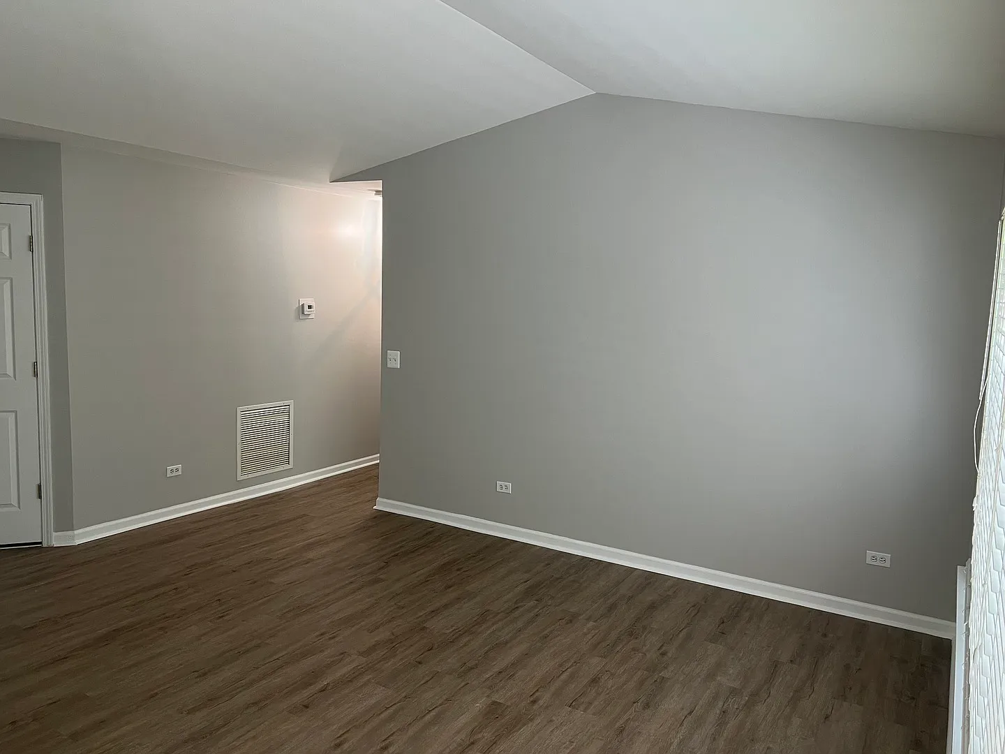 2 bed, 975 sqft, $1,900 — Photo 4