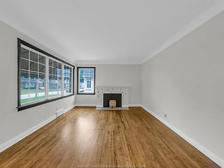 2584 Chilver Rd — Photo 7