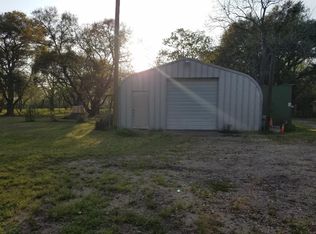 1811 E Mulberry St, Angleton, TX 77515