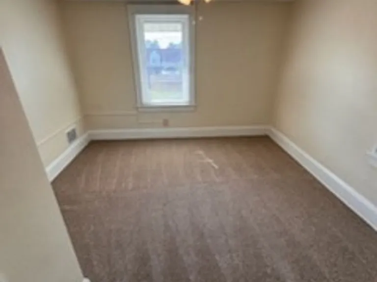 833 Lawrence Ave — Photo 17