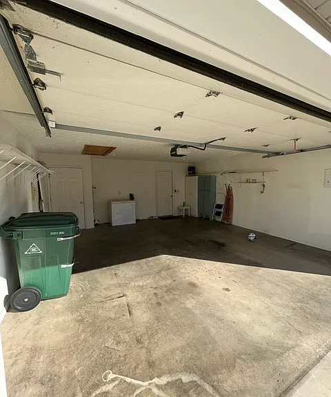 302 Rose Hill Ln — Photo 6