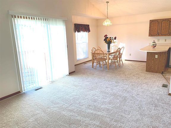 5th image of 2106 Hungerford Dr
