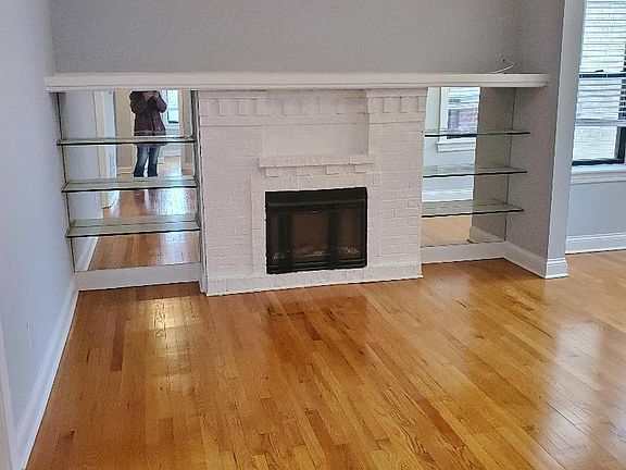 3rd image of 4929 N Avers Ave #3
