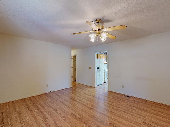 3rd image of 2226 SE Northeast Rd