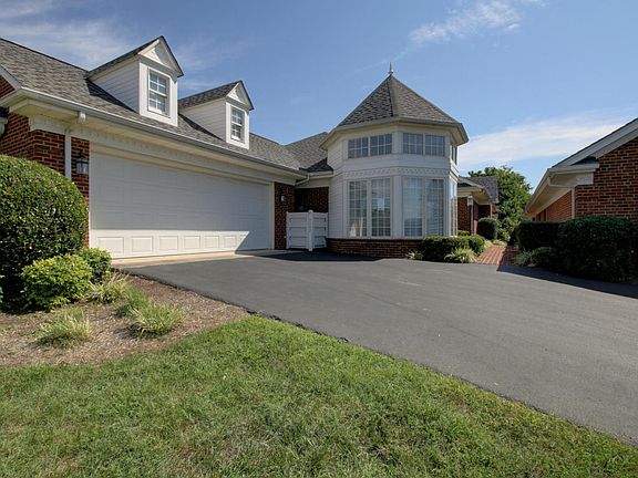 3rd image of 3302 Kingsbury Cir SW