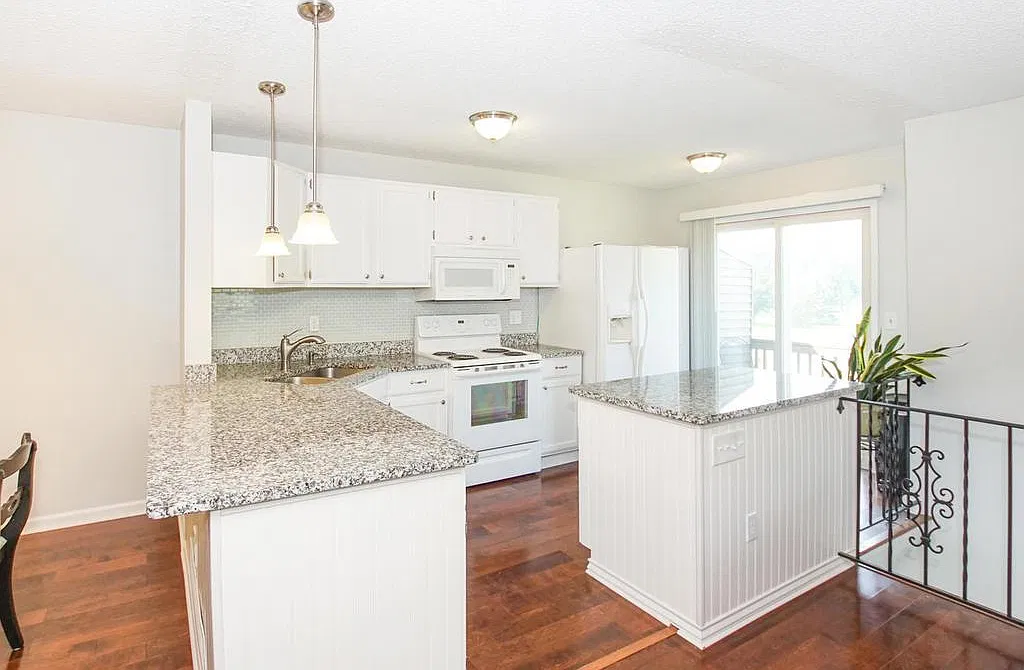 7545 Vinewood Ct — Photo 4