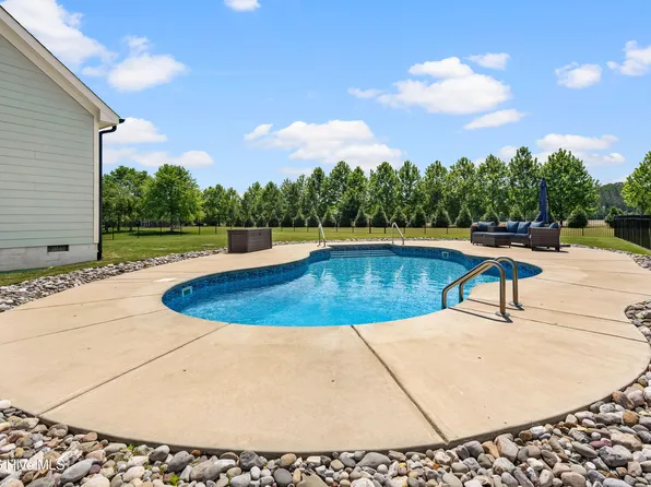 135 W Wellesley Drive, Clayton, NC 27520