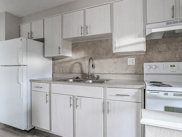 South Washington St Apts — Photo 33