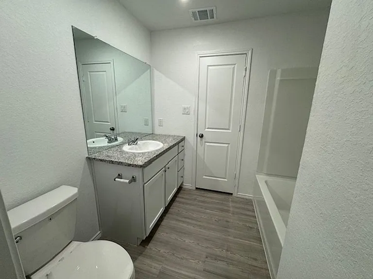7010 Solar Rdg — Photo 16