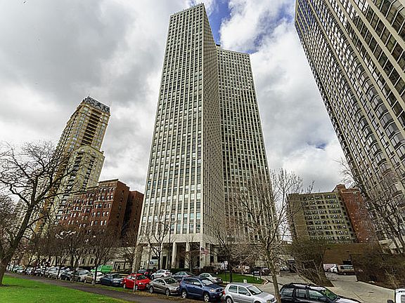 5th image of 2626 N Lakeview Ave APT 2904