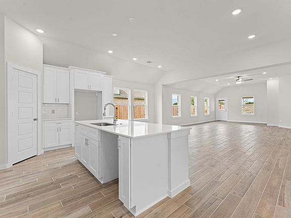 3rd image of 3214 Emerald Hills Dr