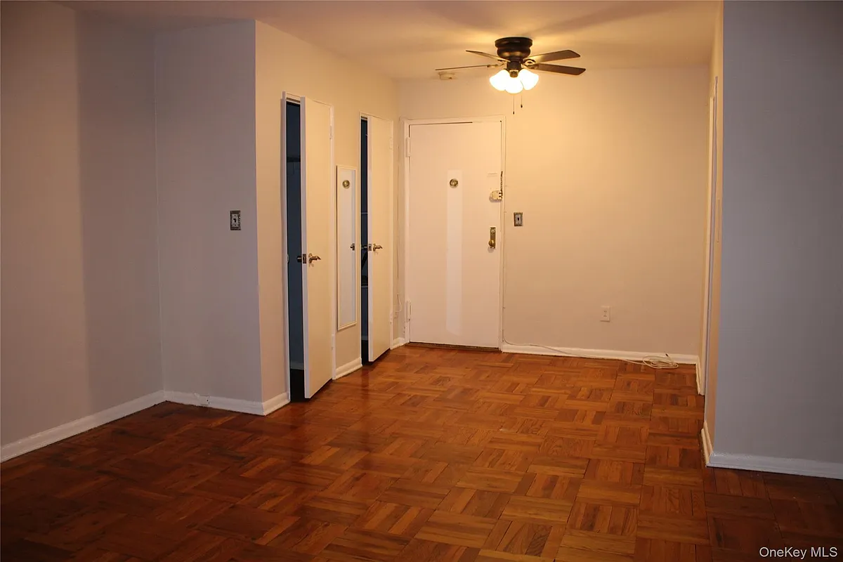 Building Photo - 277 Bronx River Rd #3M
