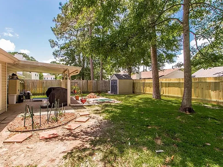 105 Larchwood Dr — Photo 38
