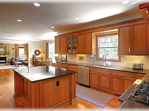 4th image of 2601 Glenalmond Ct