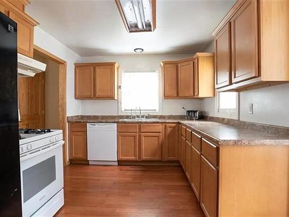 5th image of 128 N Greenview Ave