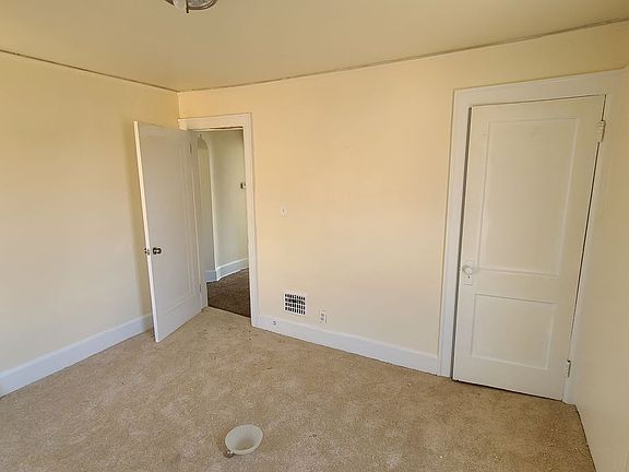 3rd image of 15895 Cloverlawn Ave #15895