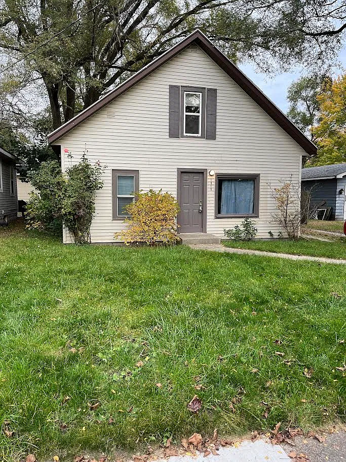 3 bed, 1200 sqft, $1,550 — Photo 1
