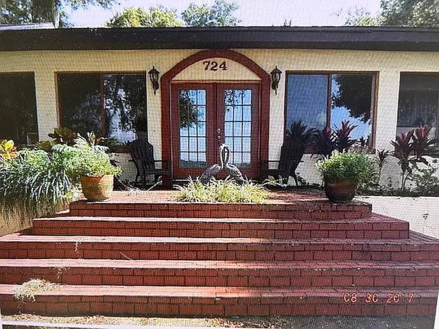724 S Lakeshore Blvd — Photo 4