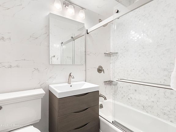 4th image of 311 E 71st St APT 2A