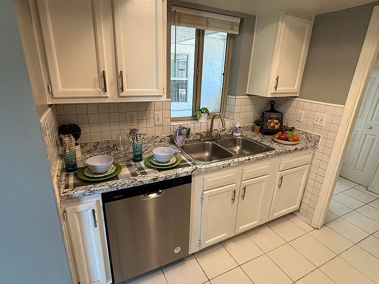 15801 N 29th St #1 — Photo 9