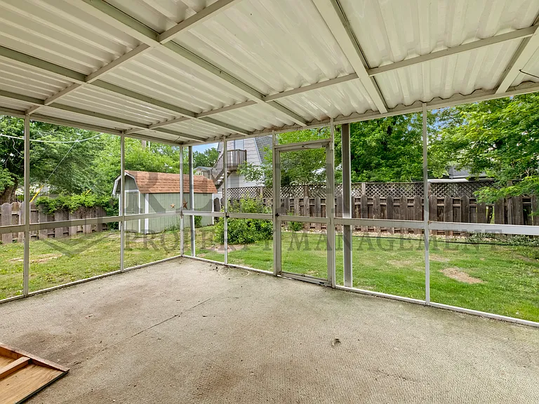 614 N Brownthrush Ln — Photo 9