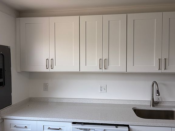 3rd image of 3204 Tartarian Ct