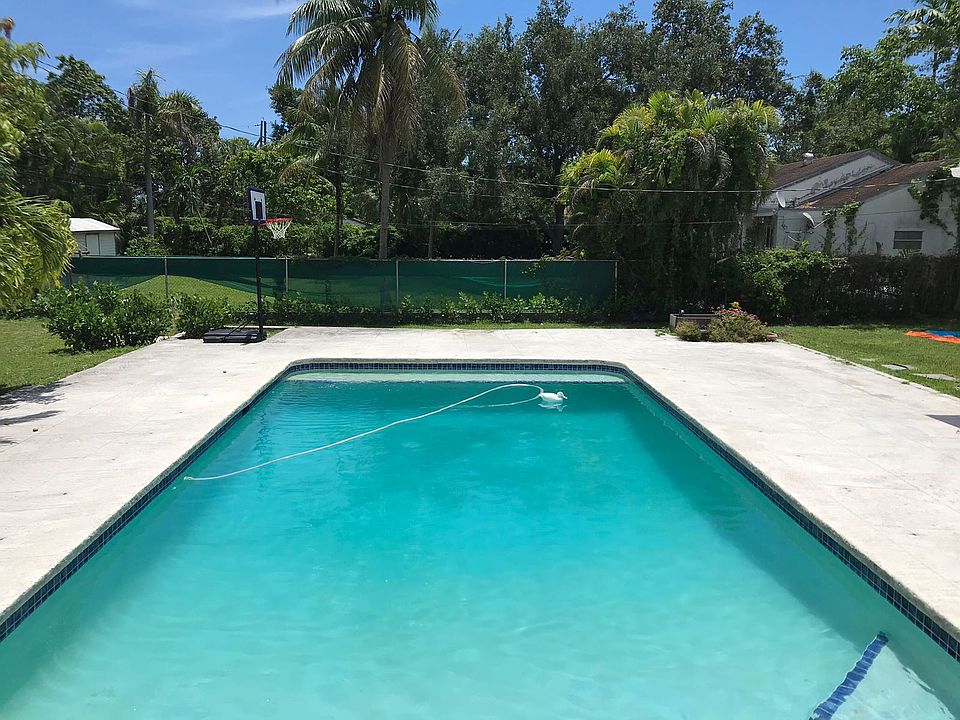 Big Pool 30x15ft / 8ft Deep 