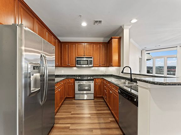 5th image of 400 Warioto Way APT 813