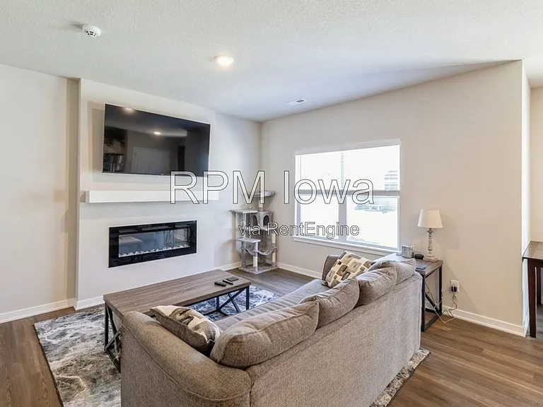 3220 NW Greenwood St — Photo 2
