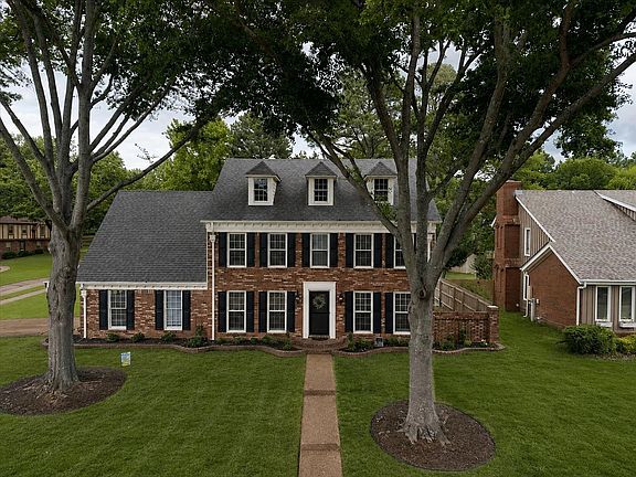 5th image of 8172 Hampton Grove Ln