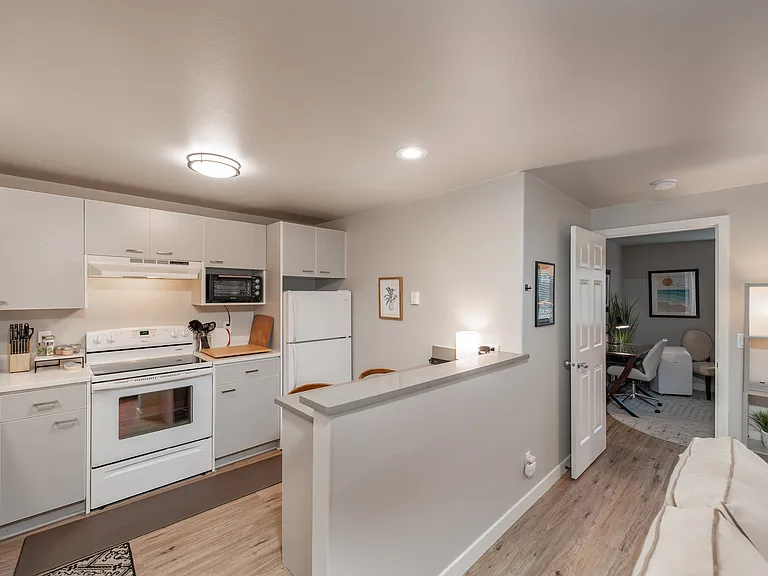 1439 NW Juniper St #12 — Photo 8