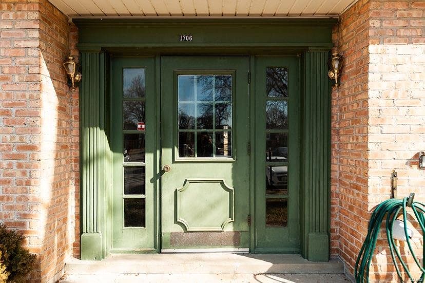 1st image of 1706 Herault Pl