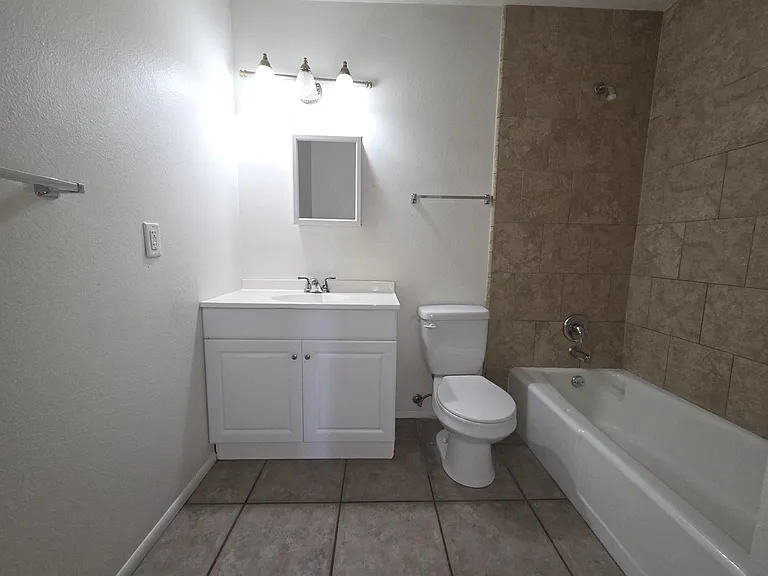 1418 E Broadmor Dr — Photo 5