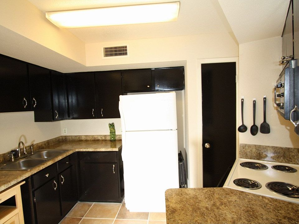 Kitchen w/recent tile flooring, paint, & hardware. Fridge, washer & dryer incl