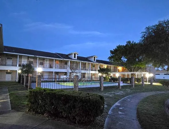 1 bed, 400 sqft, $700 — Photo 4